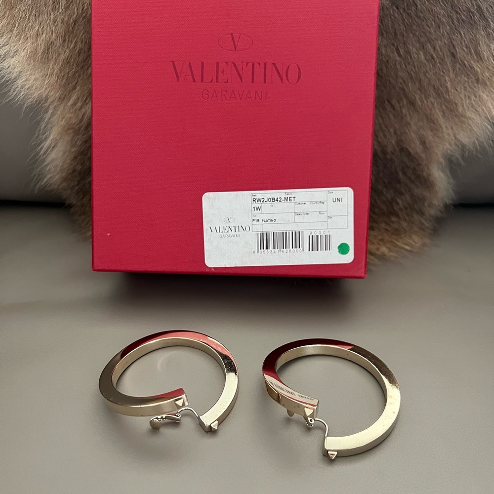 Valentino Garavani Gold Twist Clip Hoop Earrings - Picture 3 of 9